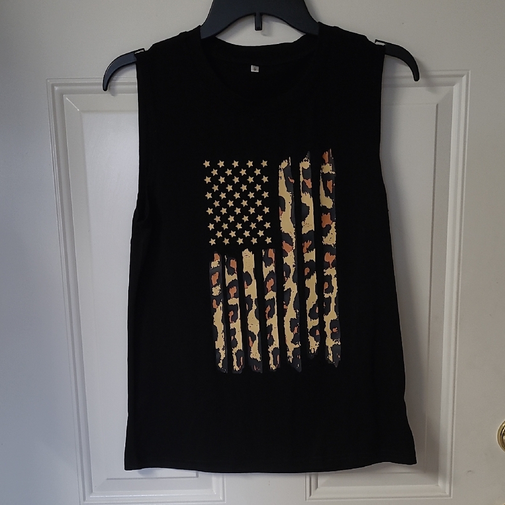 Chic Black Sleeveless Top with Leopard Print